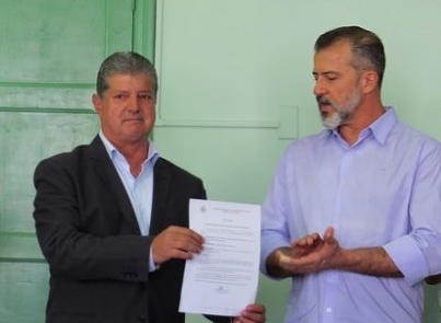 Conselho recomenda que prefeito apure denúncia de dupla remuneração de secretário de Saúde
