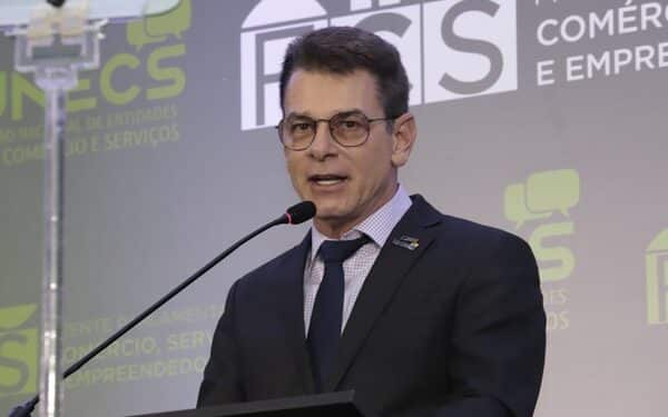 Presidente da CNDL participa de posse dos novos diretores da Frente Parlamentar de Comércio e Serviços