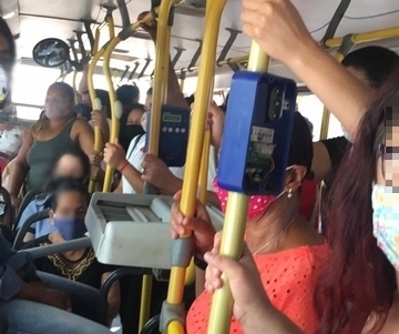 Presidente responde reclamação sobre horário de ônibus e janela fechada