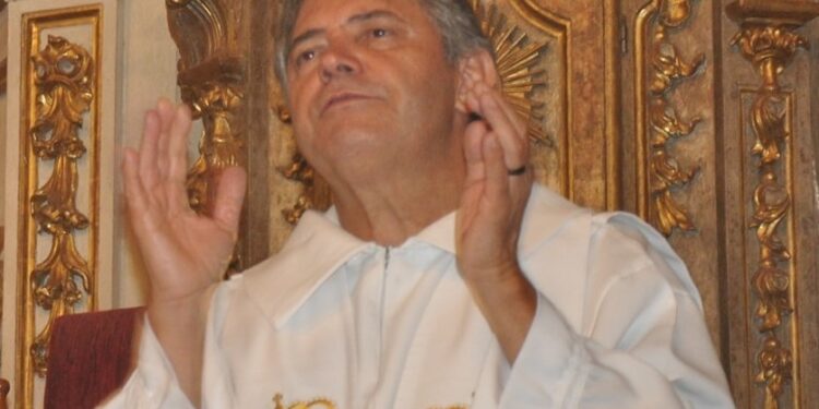 Padre está internado em Congonhas para tratamento contra Covid