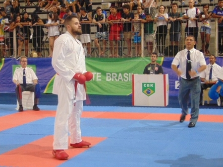 Atleta lafaietense conquista pódio no Campeonato Brasileiro de Karatê