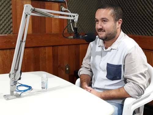 Candidato prega gestão mais participativa e critica a velha política