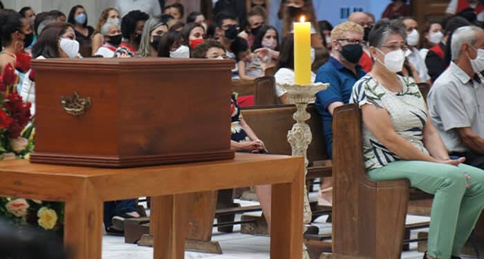 Restos mortais de monsenhor Hermenegildo são depositados em local de destaque na Basílica do Sagrado Coração de Jesus