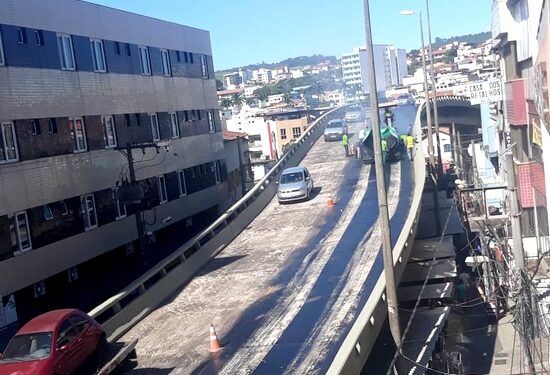 Viaduto volta a ser fechado para asfaltamento de pista