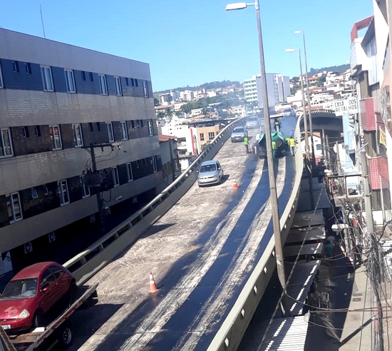 Viaduto volta a ser fechado para asfaltamento de pista