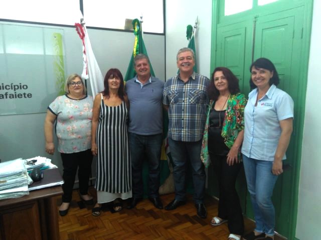 Após ausência na câmara, diretoria do São Camilo é recebida pelo prefeito e  vice