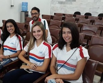 Estudantes vão à câmara conhecer funcionamento do Legislativo