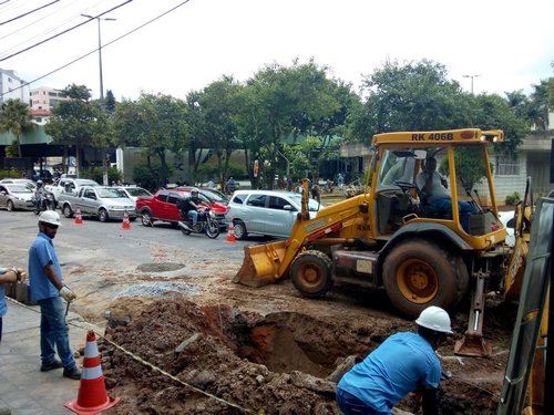 Serviço da Copasa interfere no trânsito no centro de Lafaiete