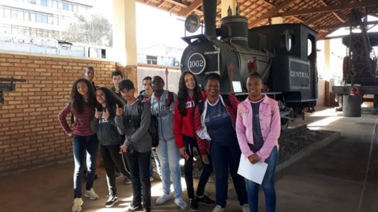 Estudantes visitam Museu Ferroviário