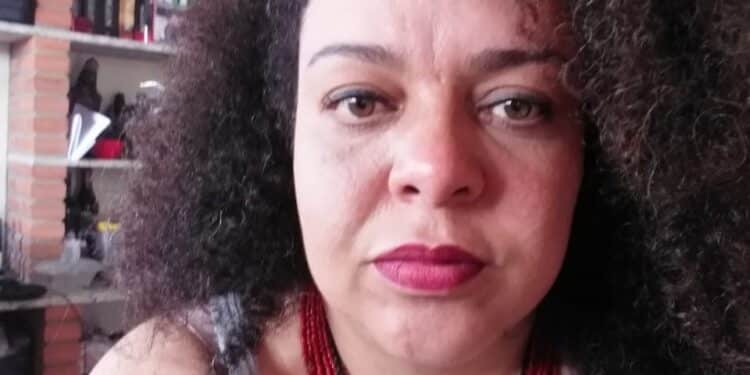 Uma mulher de fé que pede por templos fechados
