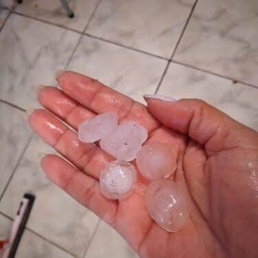Chuva de granizo assusta moradores em Lafaiete