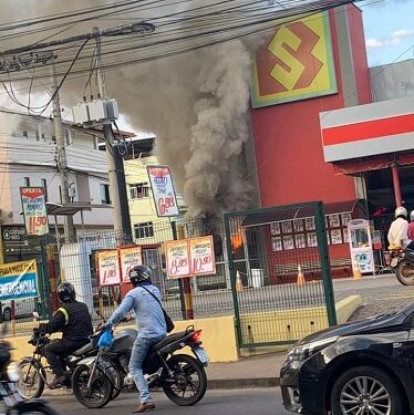 Principio de incêndio atinge gerador de supermercado