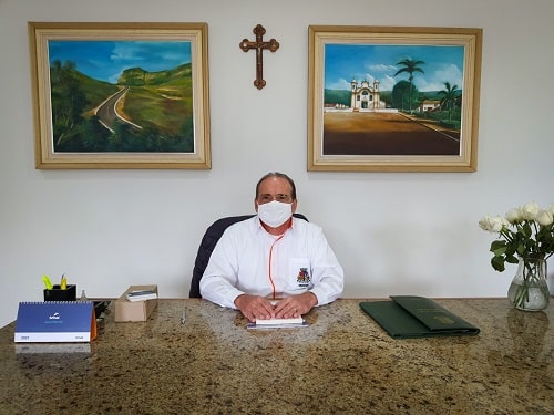 Recuperado da Covid Hélio Campos retoma atividades na Prefeitura de Ouro Branco