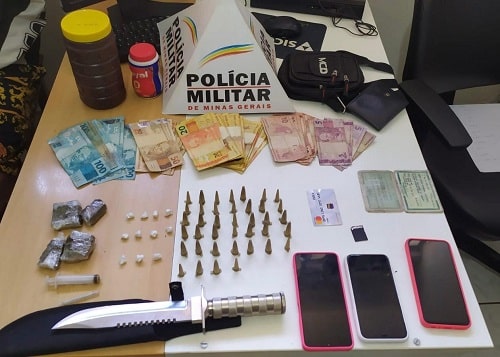 PM apreende espingarda em carro de condutor que realizava manobras arriscadas