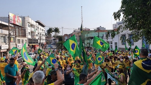 Manifestações políticas e comemorações discretas marcam feriado na região