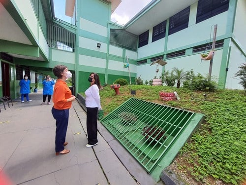 Secretária de Estado de Educação reúne-se com diretores e visita escola em Lafaiete