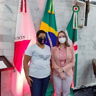 Ato na Câmara de Lafaiete destaca a importância de combate ao câncer de mama