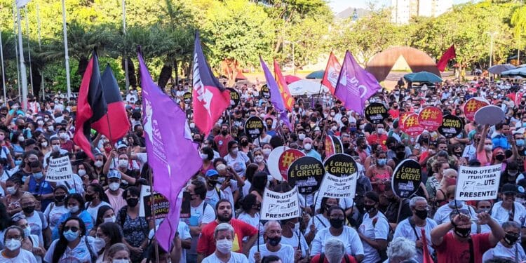 Oitos escolas estaduais de Lafaiete já aderiram à greve