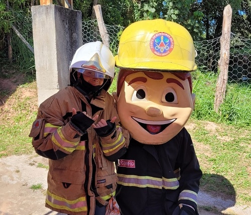 Bombeiros fazem blitz educativa para alertar população sobre incêndios florestais