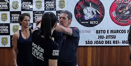Policiais civis de São João del-Rei estão tendo aula de jiu-jitsu
