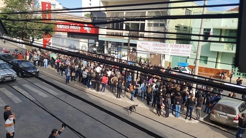 Servidores fazem manifestação em frente prefeitura de Lafaiete