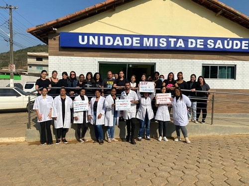 Profissionais de enfermagem fazem protesto