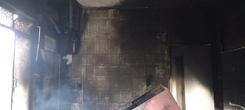 Casa pega fogo em Barbacena