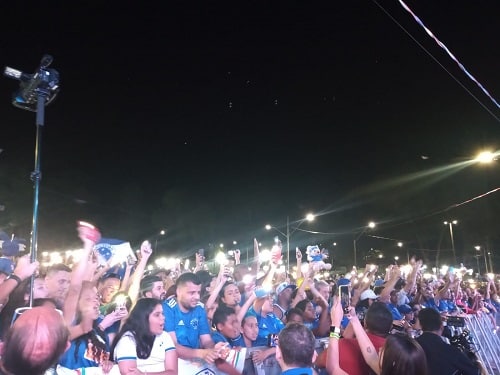 Cruzeirenses lotam Parque de Exposição em celebração a Ronaldo e ao clube