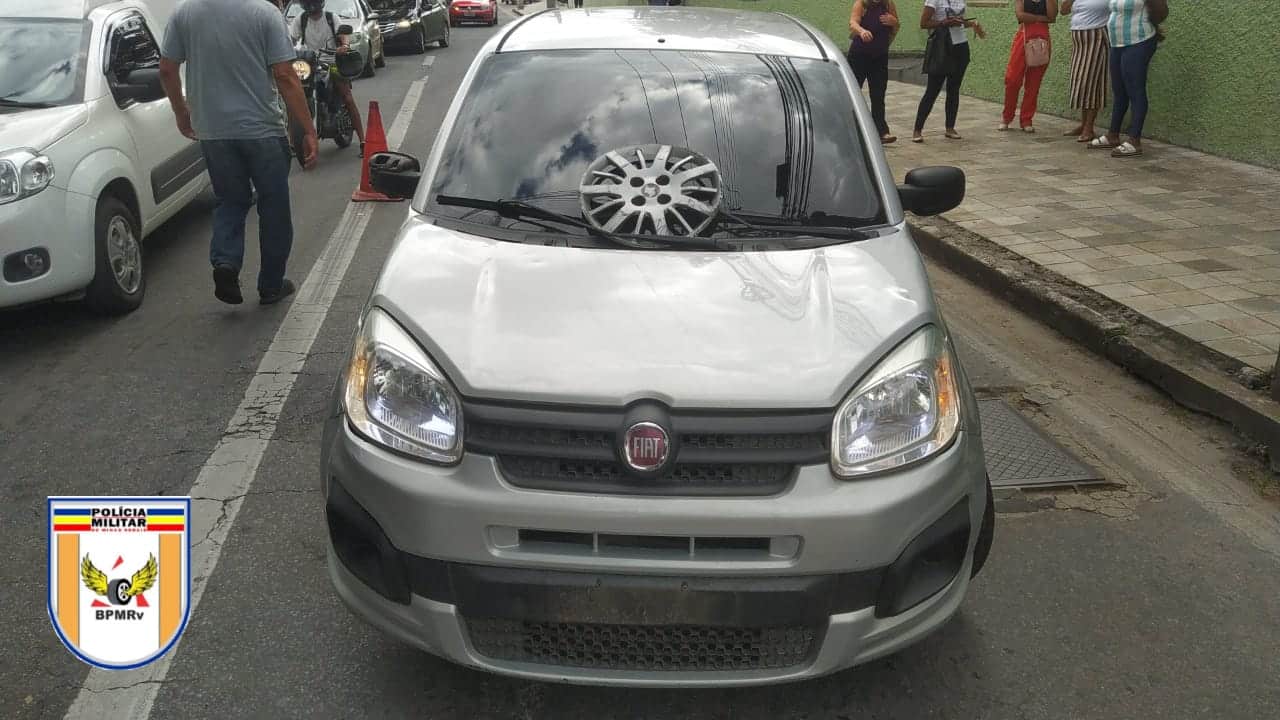 Ocupantes de carro clonado e sem placas são presos