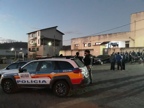 Funcionários da Presidente fazem manifestação e ônibus não saem da garagem