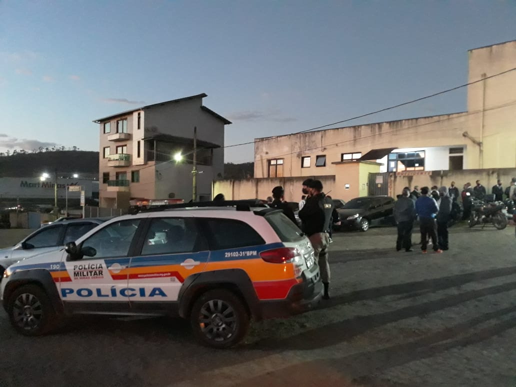Funcionários da Presidente fazem manifestação e ônibus não saem da garagem