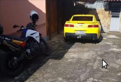 Menor sai escondido com Camaro amarelo do pai e é parado pela polícia