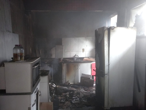 Botijão de gás causa incêndio em residência