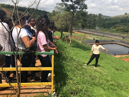 Agentes de saúde e de endemias visitam aterro sanitário regional