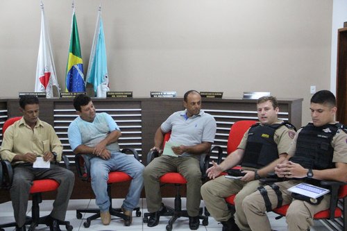 Reunião discute segurança pública em Santana dos Montes