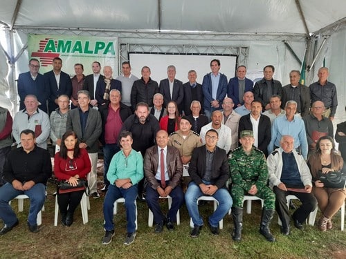 Prefeitos trocam experiências e discutem pauta em comum em encontro regional