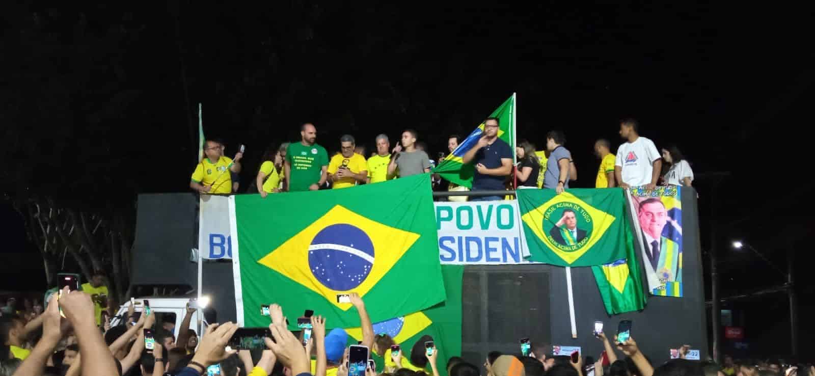 Lafaietenses lotam praça em evento de apoio à candidatura de Bolsonaro