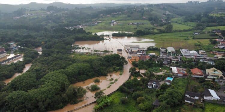 Chuvas causam estragos em estradas na região