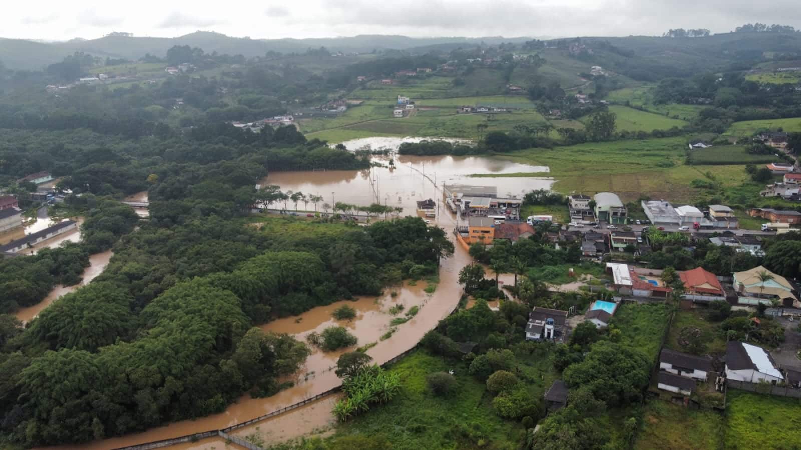 Chuvas causam estragos em estradas na região