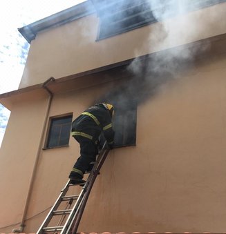 Incêndio em apartamento abala estrutura de prédio em Lafaiete