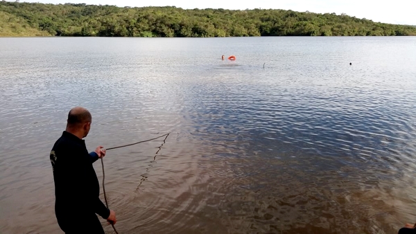 Jovem vai pescar em lagoa de mineradora e morre afogado