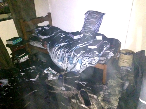 Vela acesa provoca incêndio em apartamento