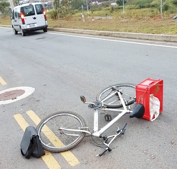 Idoso fica gravemente ferido em colisão entre bicicleta e moto