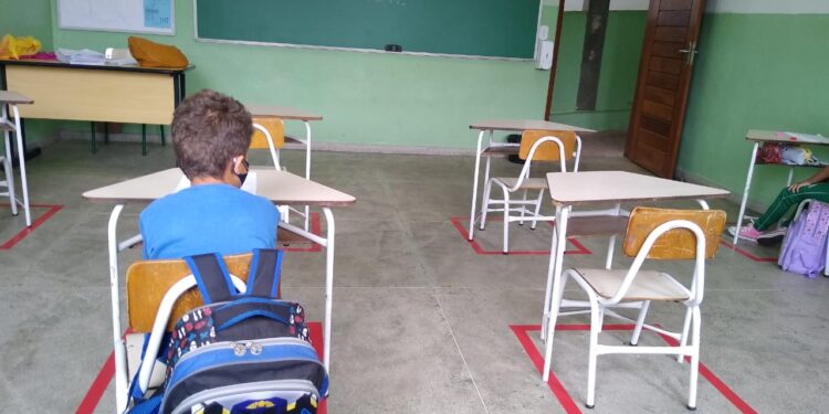 Vereadores criticam situação das escolas durante retorno às aulas presenciais em Lafaiete