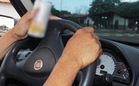 Motorista foge da polícia em alta velocidade, invade contramão, atravessa linha férrea e coloca vidas em risco