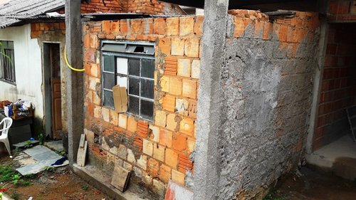 Acamado há sete anos, sem benefícios e com casa em situação precária, senhor precisa de ajuda