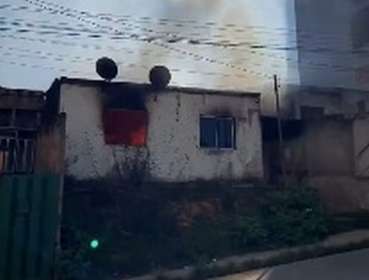 Incêndio destrói casa em Lafaiete