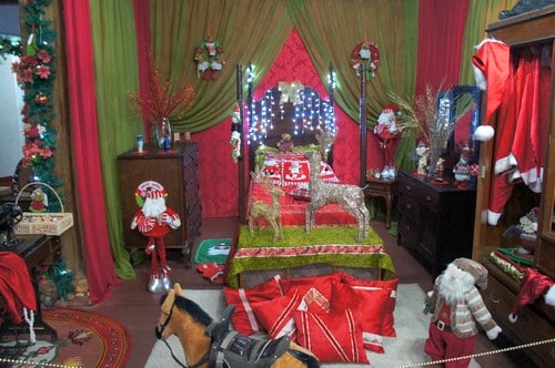 Casa do Papai Noel é atração para crianças e adultos em Lafaiete