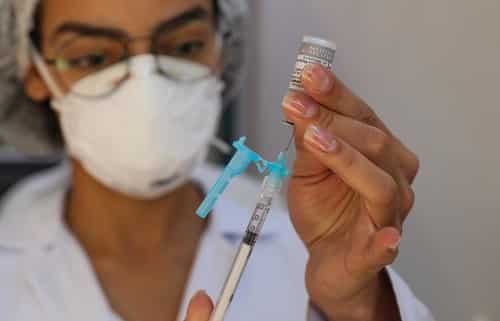 Chance de morte por Covid-19 é cinco vezes maior para não vacinados