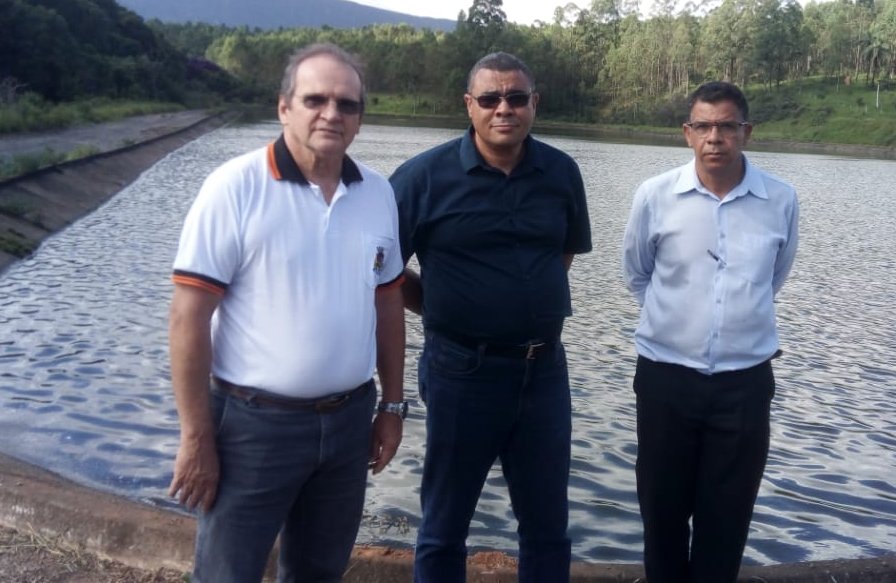Prefeito e vereador visitam instalações da Copasa